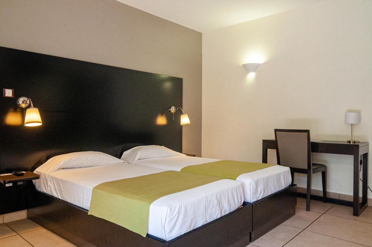 Tama Hotel Saint-Gilles Les Bains Zewnętrze zdjęcie