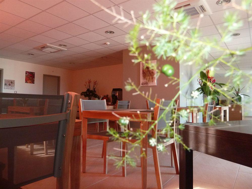 Tama Hotel Saint-Gilles Les Bains Zewnętrze zdjęcie
