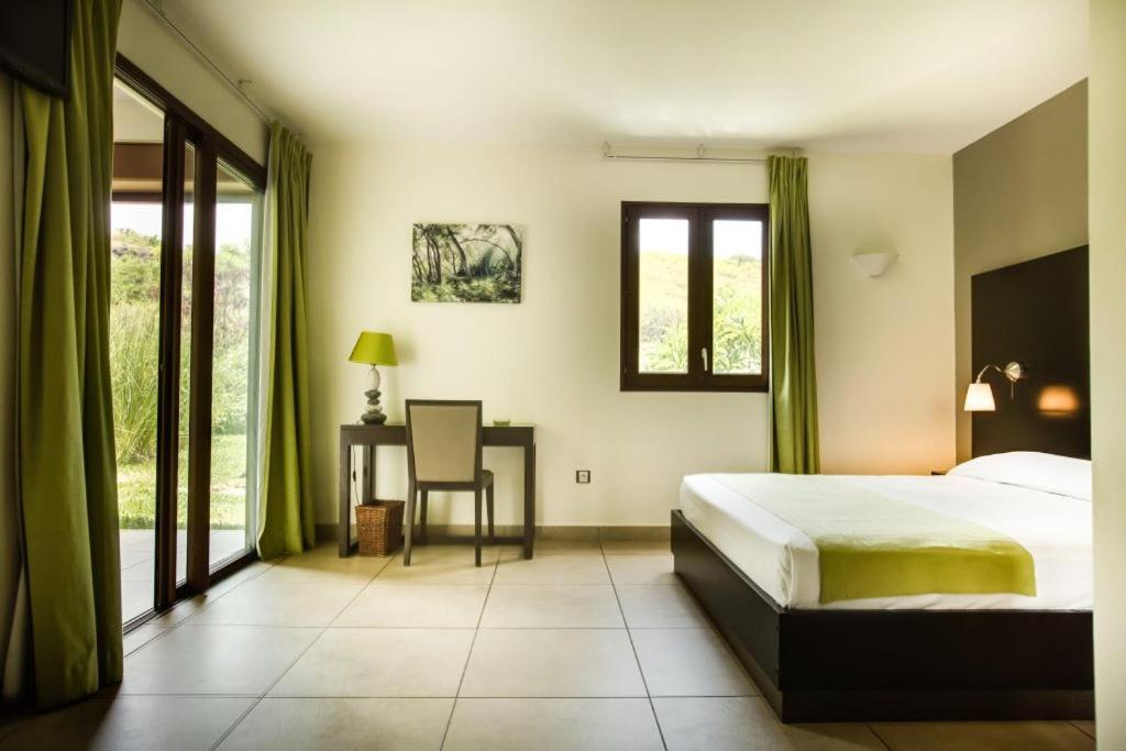 Tama Hotel Saint-Gilles Les Bains Zewnętrze zdjęcie
