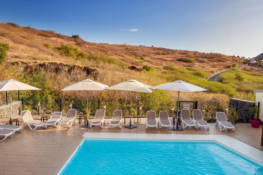 Tama Hotel Saint-Gilles Les Bains Zewnętrze zdjęcie