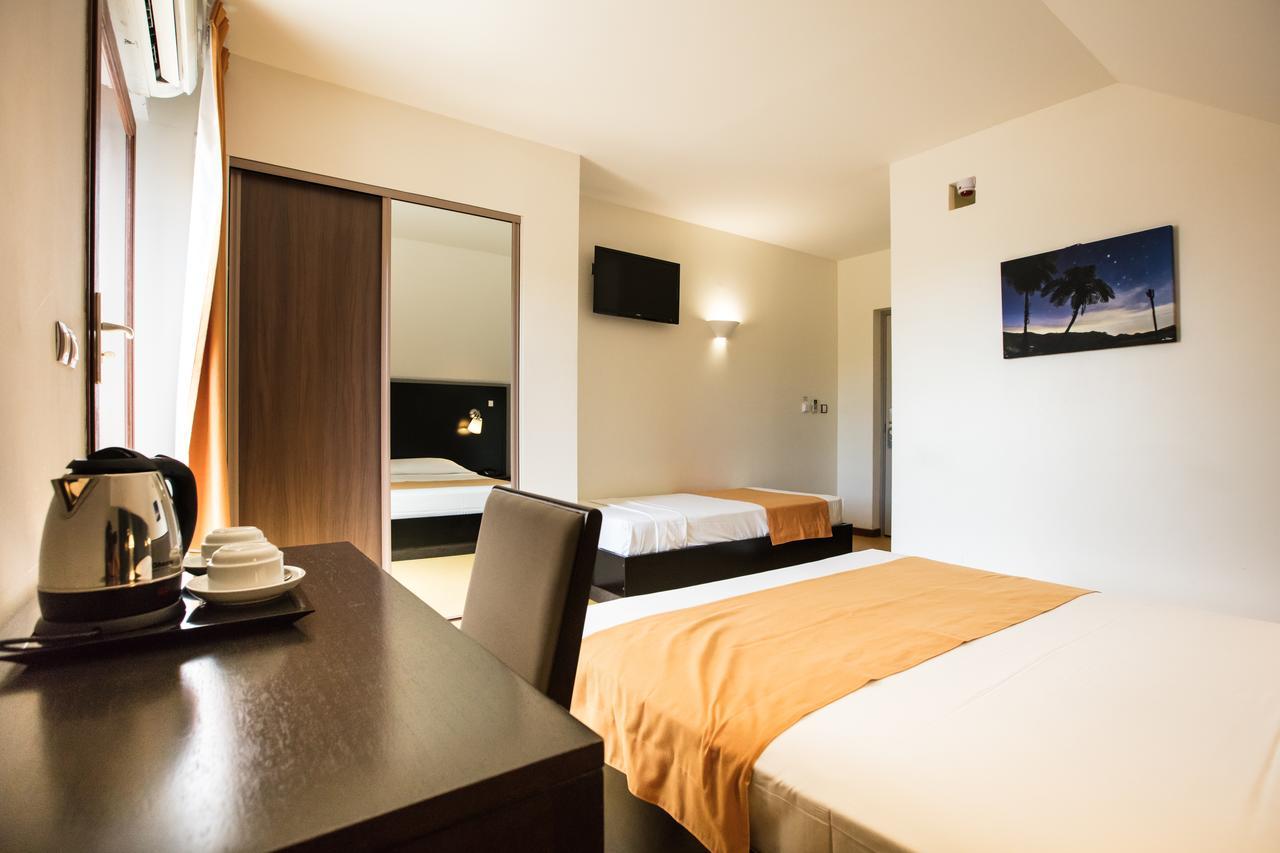 Tama Hotel Saint-Gilles Les Bains Zewnętrze zdjęcie