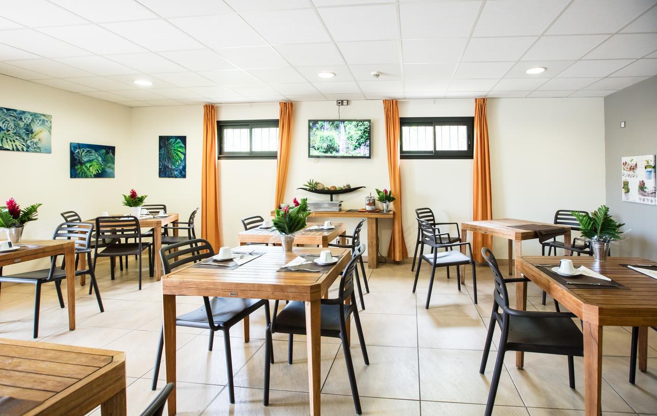 Tama Hotel Saint-Gilles Les Bains Zewnętrze zdjęcie