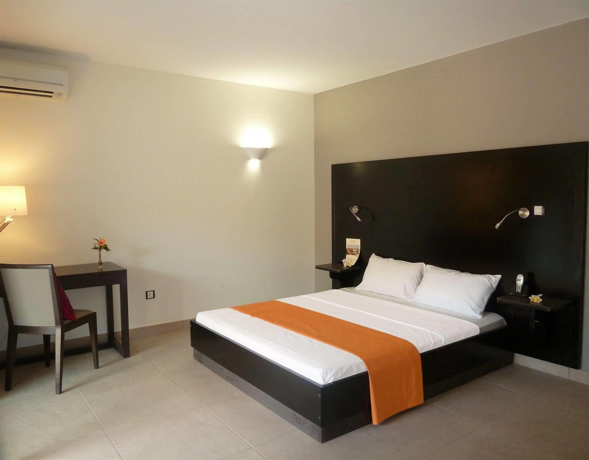Tama Hotel Saint-Gilles Les Bains Zewnętrze zdjęcie