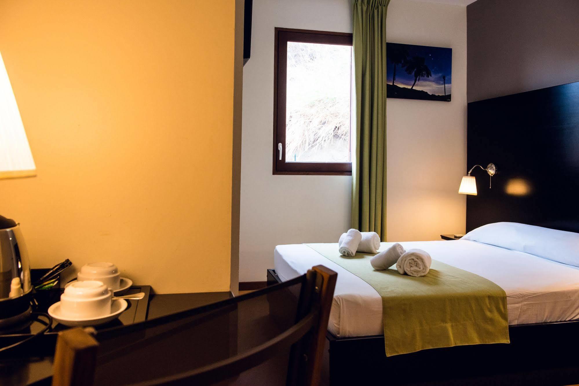 Tama Hotel Saint-Gilles Les Bains Zewnętrze zdjęcie
