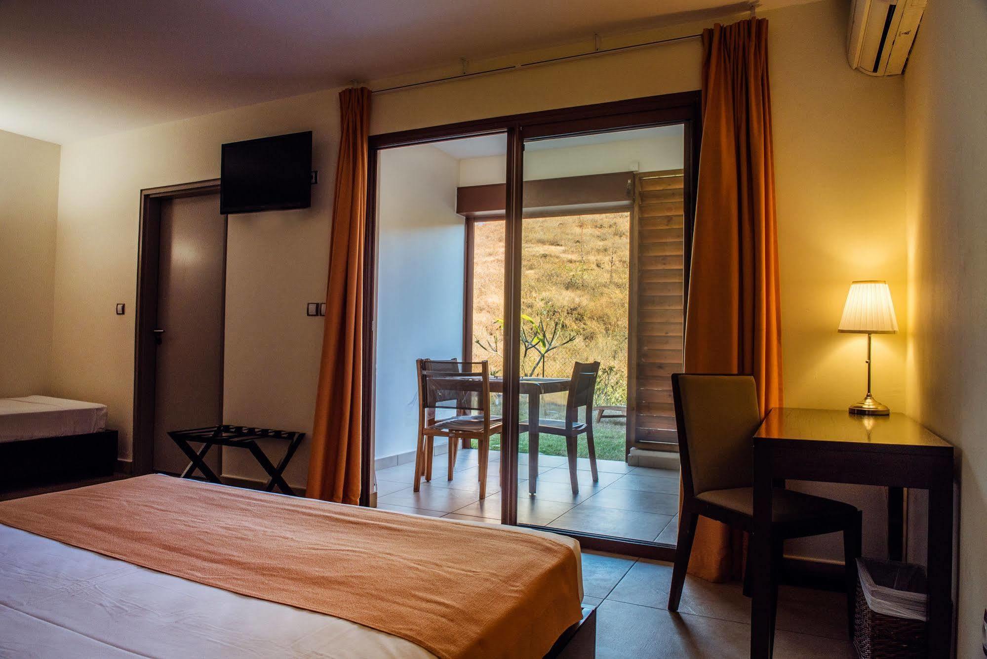 Tama Hotel Saint-Gilles Les Bains Zewnętrze zdjęcie