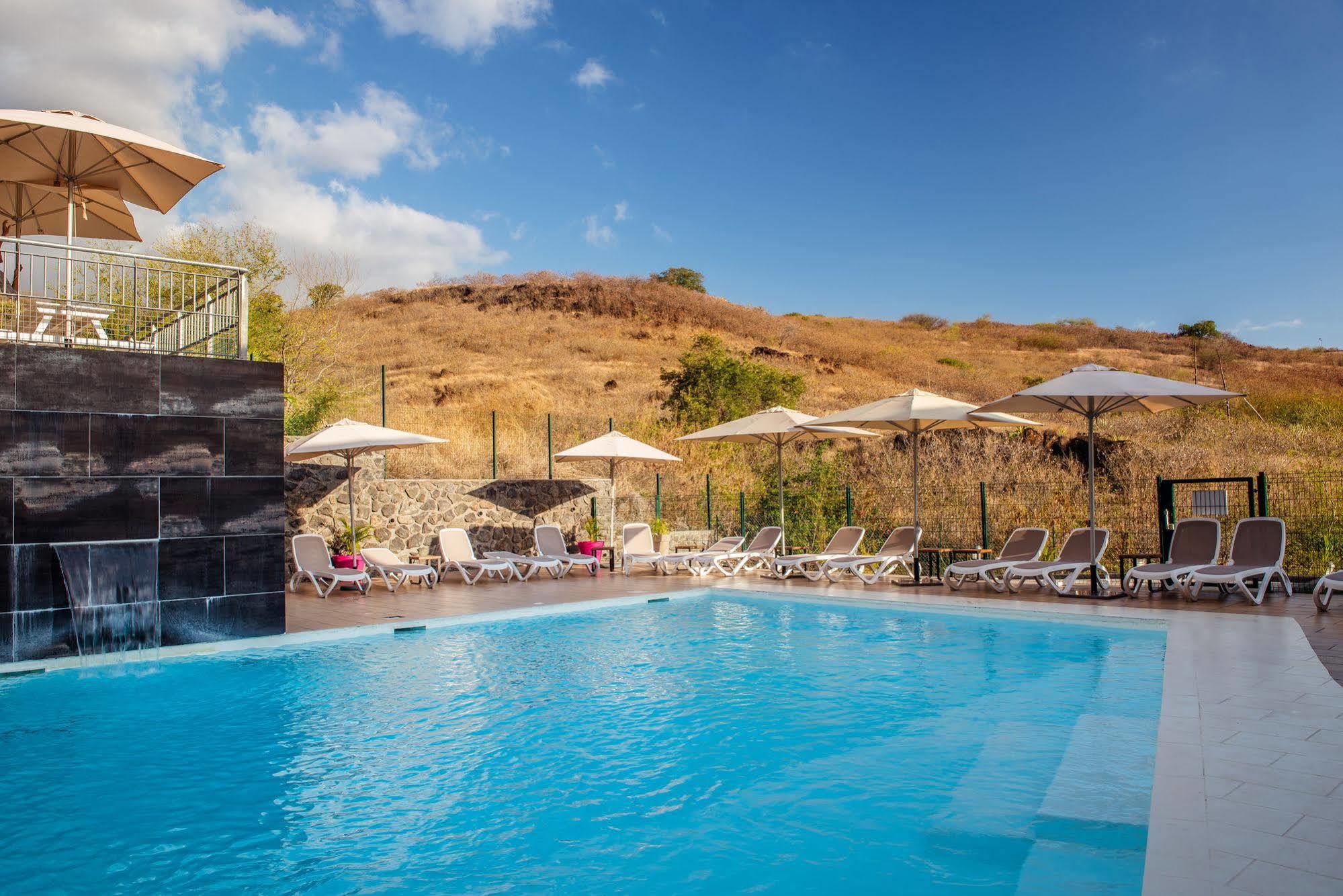 Tama Hotel Saint-Gilles Les Bains Zewnętrze zdjęcie