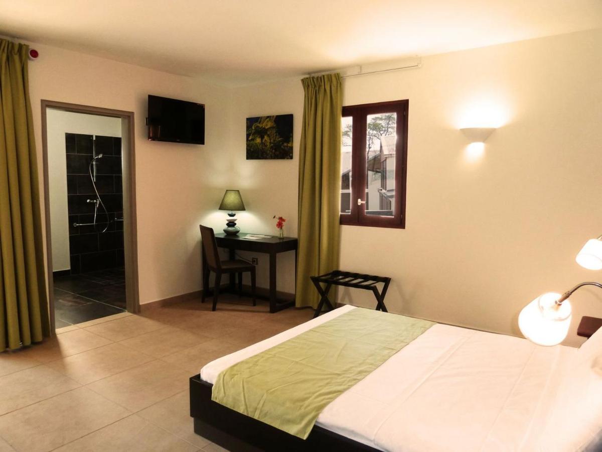 Tama Hotel Saint-Gilles Les Bains Zewnętrze zdjęcie